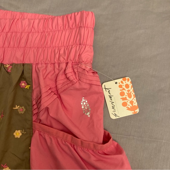 Free People Get Your Flirt On Embroidered Shorts Brown Pink Floral XL NWT - Picture 2 of 11